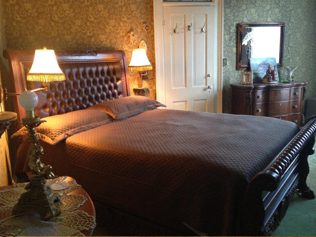 Nicki Lee Mansion Bed & Breakfast Central  City Room photo